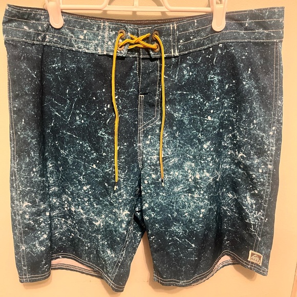 Reef - Mens Size 34 - Board Shorts - Picture 3 of 8
